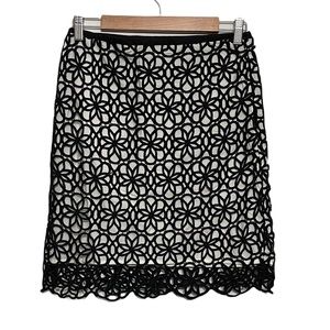 9-H15 St CL lace skirt, size 2